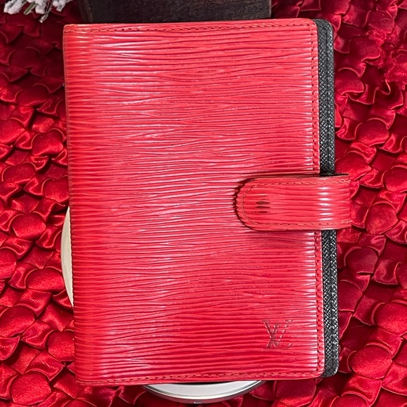 Authentic LOUIS VUITTON Red Epi Agenda cover/Wallet - Picture 8 of 9